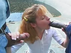 Con el youjiiz lleno de colorido, perra en dos agujeros contiene este