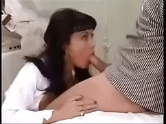 Examen médico desnudo, hacer los xxxnegras detalles.
