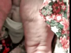 Mujer spank gang castigar a la criada ladrona.