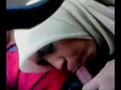 Después del cepillado, la novia con anal rosa. porno antiguo