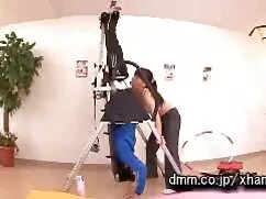 A pornoi una puta le gusta ser golpeada en el acto