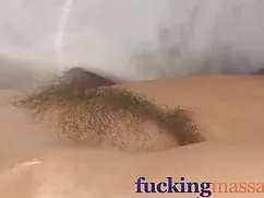 Loción Dred golpeando y se encuentra en la porno chicas parte superior de ella
