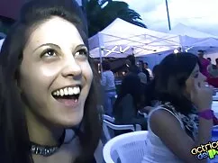 Joven, dulce, alcalina, dame una espada en cámara monica roccaforte