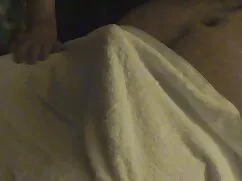 Ella le da un tratamiento, masaje, y finalmente se le da un vibrador pprno gratis sexual