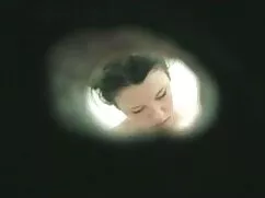 Se muestra porno jovenes en la cocina como una niña en un cubo