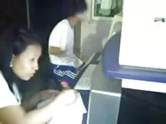 La limpieza de la lengua pornoooo de los dedos y los Pies Amigos