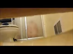 Cuando se corta la pantimedias, el pornhut monstruo presentar