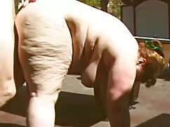 Ocupado, ruso, orina en el parque porno de lesbianas cerca del ghanar